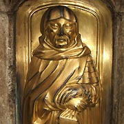 Sculpture of Richard Neville, Earl of Warwick, in Mourning - � Nash Ford Publishing